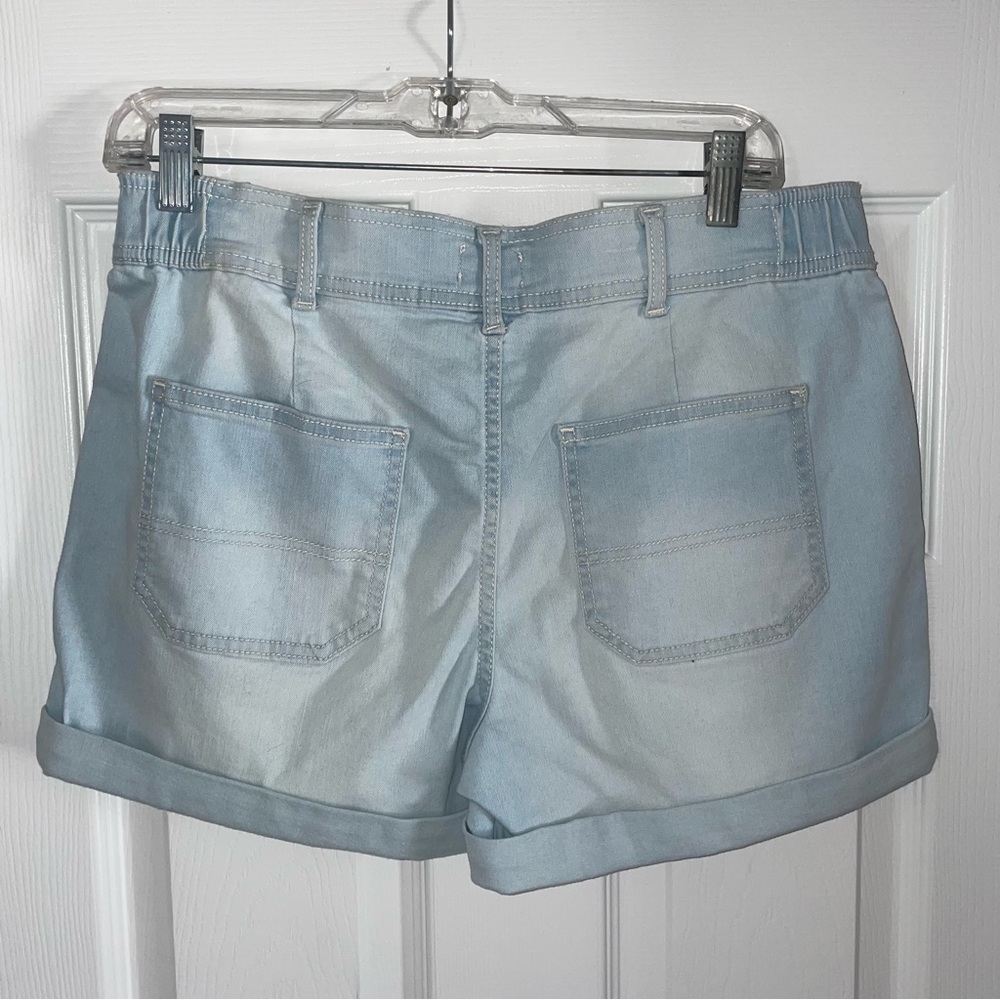 Time & Tru Utility Jean Shorts - Picture 3 of 5